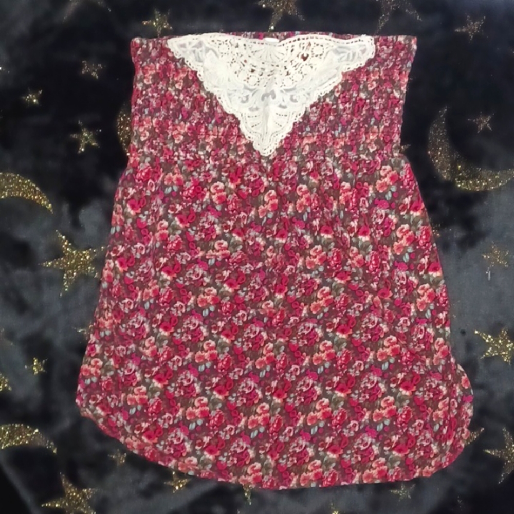 Sleveless floral top